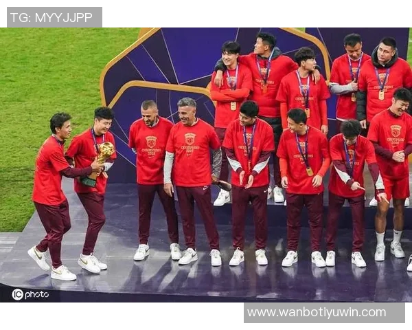 2025赛季中超联赛16队观众人数差异分析揭示上座率悬殊情况 2025赛季中超联赛16队观众人数差异分析揭示上座率悬殊情况